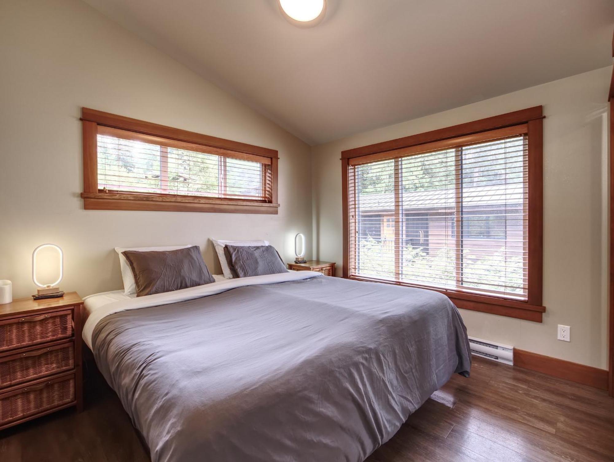 Handsome Dan'S Vacation Cottage Rentals Port Renfrew Habitación foto