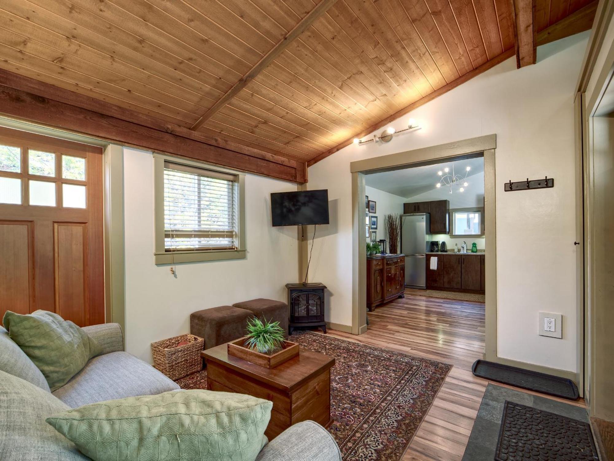 Handsome Dan'S Vacation Cottage Rentals Port Renfrew Habitación foto